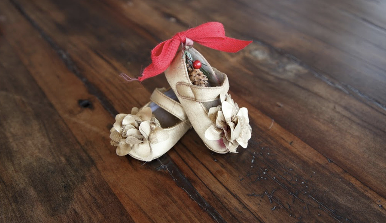 Baby Shoe Ornament - Women of Today
