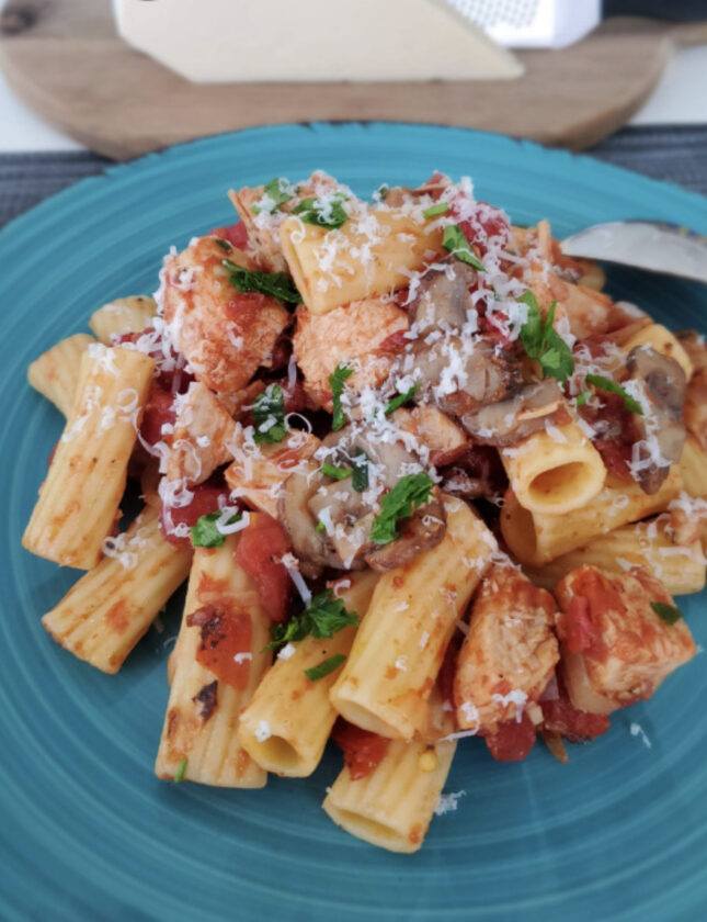 Easy Rigatoni with Chicken and Mushrooms
