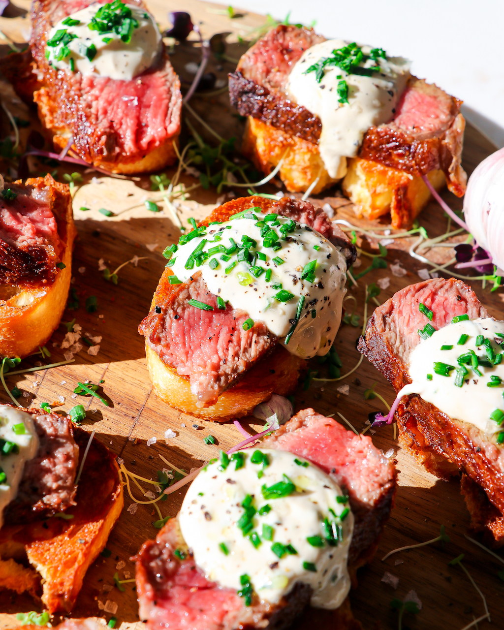 Easy Steak Crostini with Creamy Horseradish Sauce Women of Today